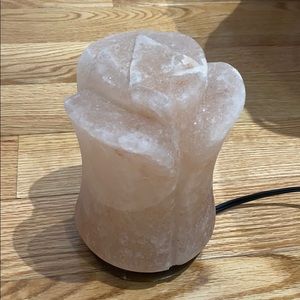 Rose salt lamp